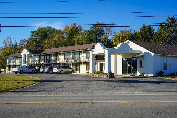 Sunset Inn Clarksville image 1