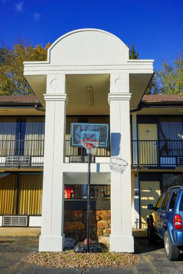 Sunset Inn Clarksville image 11