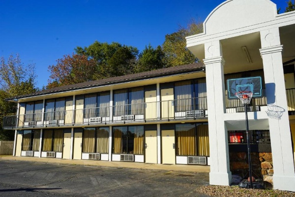 Sunset Inn Clarksville image 12