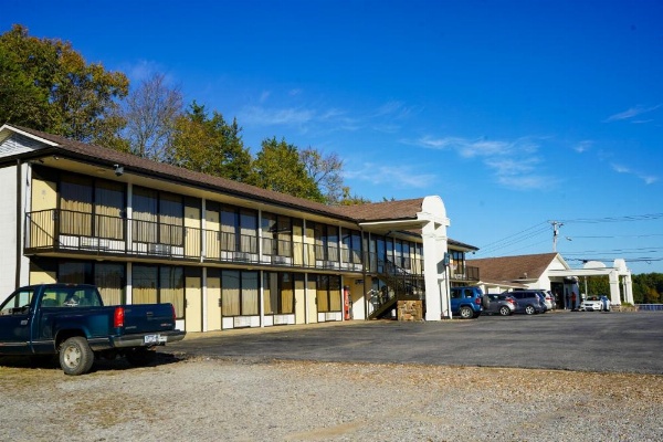 Sunset Inn Clarksville image 13