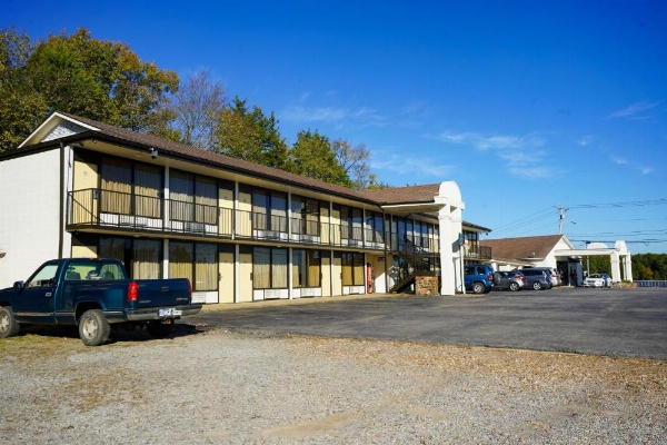 Sunset Inn Clarksville image 17