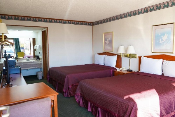 Sunset Inn Clarksville image 26