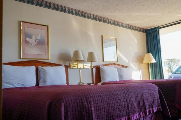Sunset Inn Clarksville image 29
