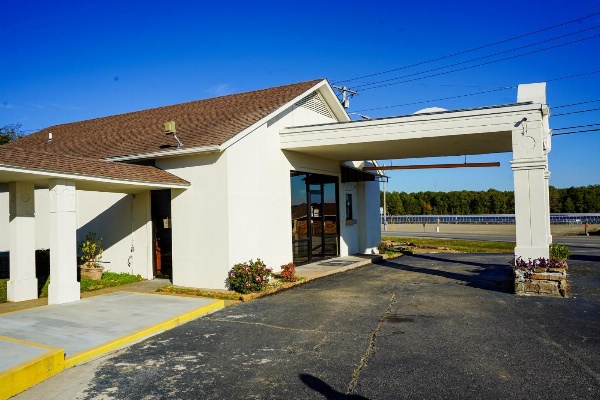 Sunset Inn Clarksville image 3