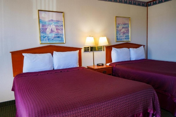 Sunset Inn Clarksville image 31