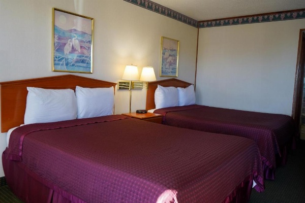 Sunset Inn Clarksville image 44