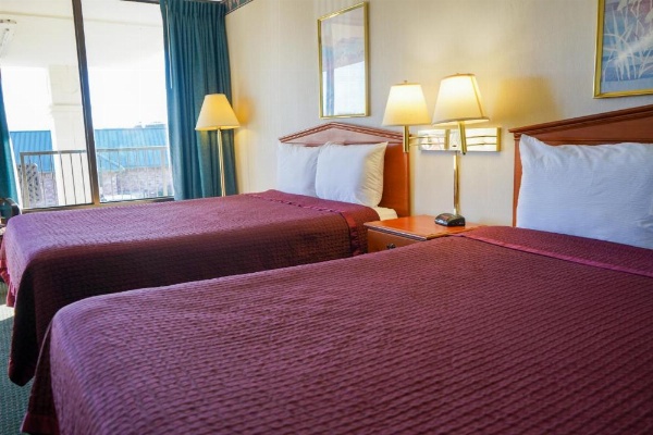 Sunset Inn Clarksville image 45