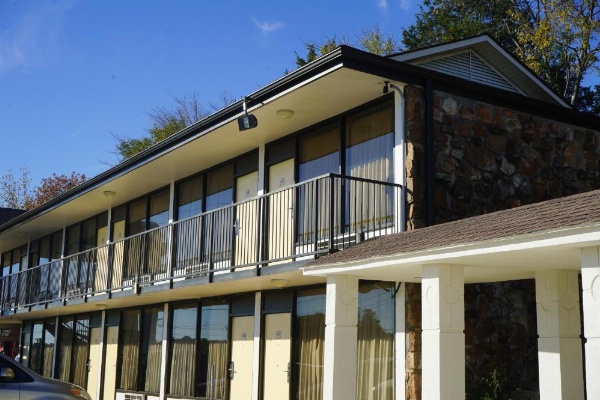 Sunset Inn Clarksville image 7