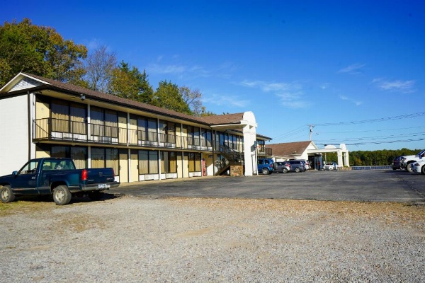Sunset Inn Clarksville image 8